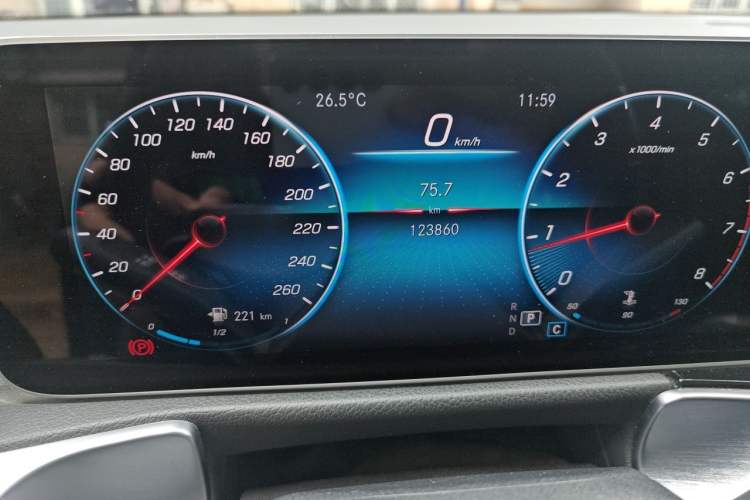 Used Mercedes-Benz GLB 2020 Updated GLB 200 Dynamic Edition Odometer Close Up