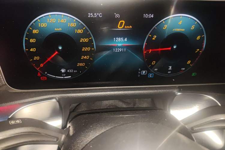 Used Mercedes-Benz GLB 2020 GLB 200 Stylish Edition Odometer Close Up