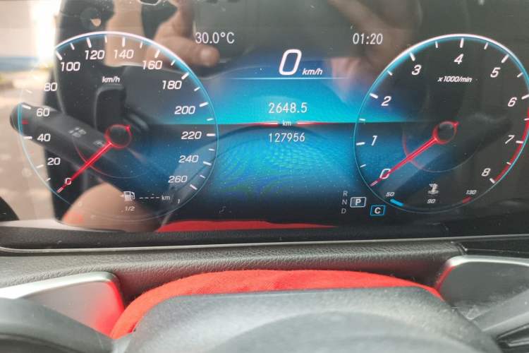 Used Mercedes-Benz GLB 2020 GLB 180 Fashion Model Odometer Close Up