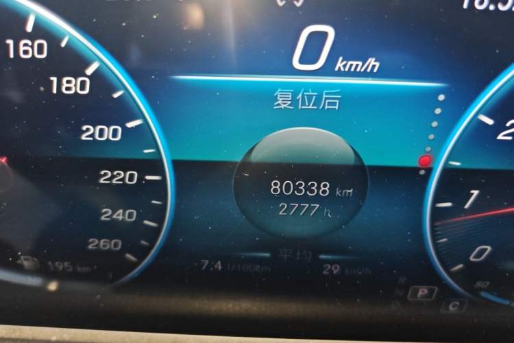 Used Mercedes-Benz GLB 2020 GLB 200 Dynamic Edition Odometer Close Up