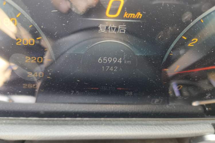 Used Mercedes-Benz GLB 2020 GLB 200 Dynamic Edition Odometer Close Up