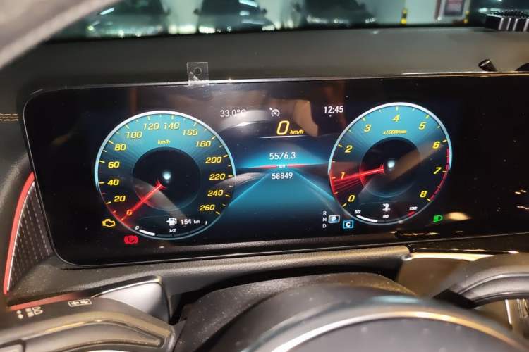 Used Mercedes-Benz GLB 2020 GLB 200 Dynamic Edition Odometer Close Up