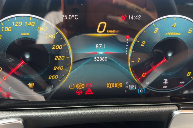 Used Mercedes-Benz GLB 2020 GLB 200 Stylish Edition Odometer Close Up