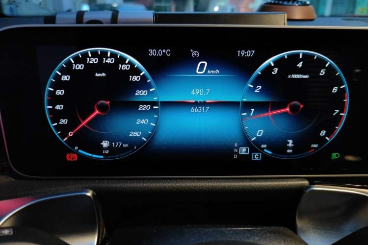 Used Mercedes-Benz GLB 2020 Facelift GLB 200 Fashion Edition Odometer Close Up
