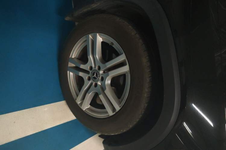 Used Mercedes-Benz GLB 2020 GLB 180 Dynamic Edition Right Front Wheel Hub