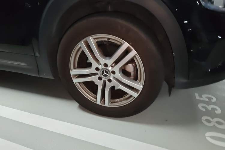 Used Mercedes-Benz GLB 2020 GLB 200 Dynamic Edition Right Front Wheel Hub