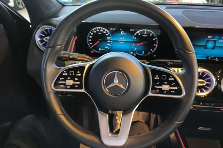 Used Mercedes-Benz GLB 2020 GLB 200 Dynamic Edition Steering Wheel