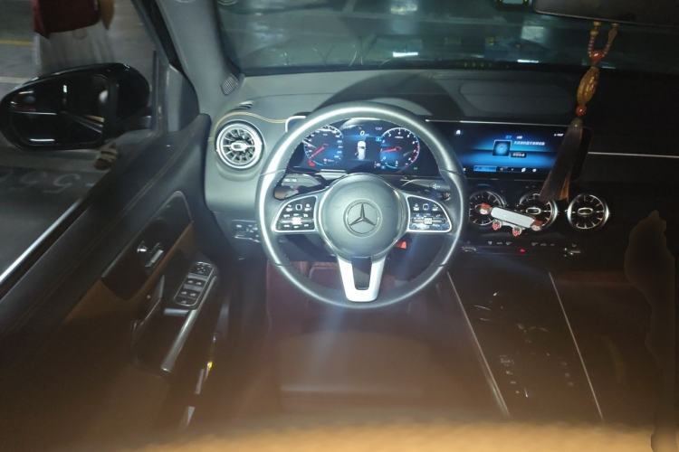 Used Mercedes-Benz GLB 2020 Updated GLB 200 Dynamic Edition Steering Wheel