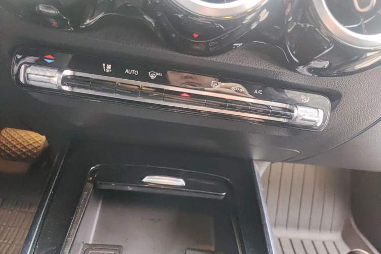 Used Mercedes-Benz GLB 2020 GLB 200 Dynamic Edition Audio And AC Panel