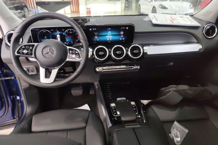 Used Mercedes-Benz GLB 2020 GLB 200 Dynamic Edition Center Console