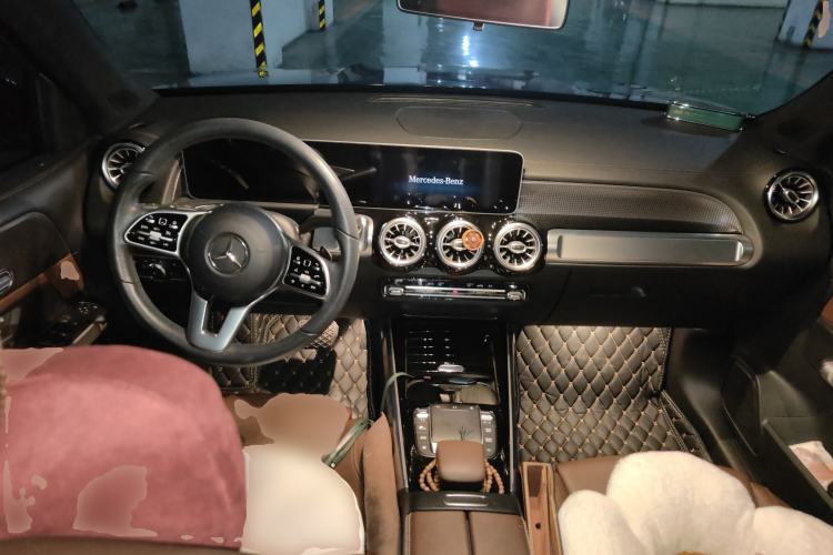Used Mercedes-Benz GLB 2020 Updated GLB 200 Dynamic Edition Center Console