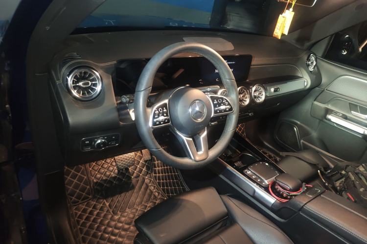 Used Mercedes-Benz GLB 2020 Updated GLB 200 Dynamic Edition Center Console