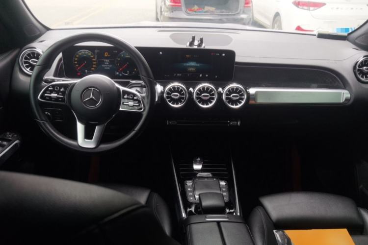 Used Mercedes-Benz GLB 2020 Facelift GLB 200 Fashion Edition Center Console