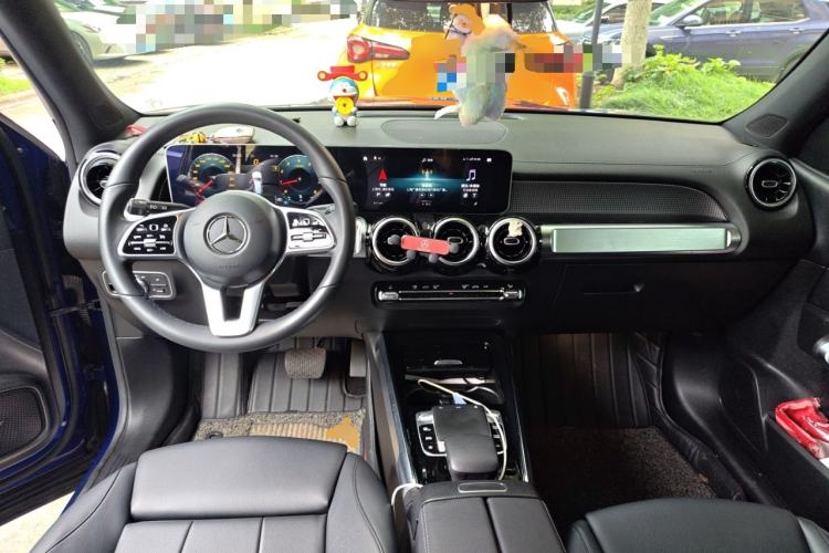Used Mercedes-Benz GLB 2020 GLB 200 Dynamic Edition Center Console