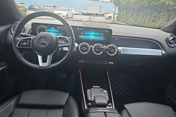 Used Mercedes-Benz GLB 2020 GLB 200 Dynamic Edition Center Console