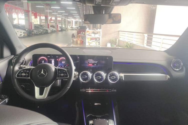 Used Mercedes-Benz GLB 2020 GLB 200 Stylish Edition Center Console