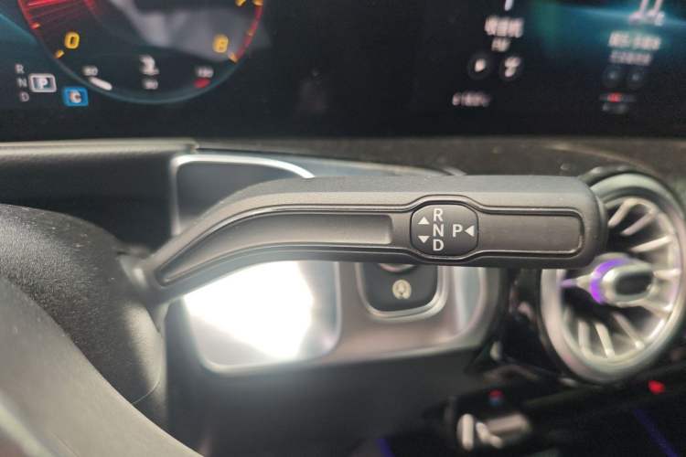 Used Mercedes-Benz GLB 2020 Updated GLB 200 Dynamic Edition Gear Lever
