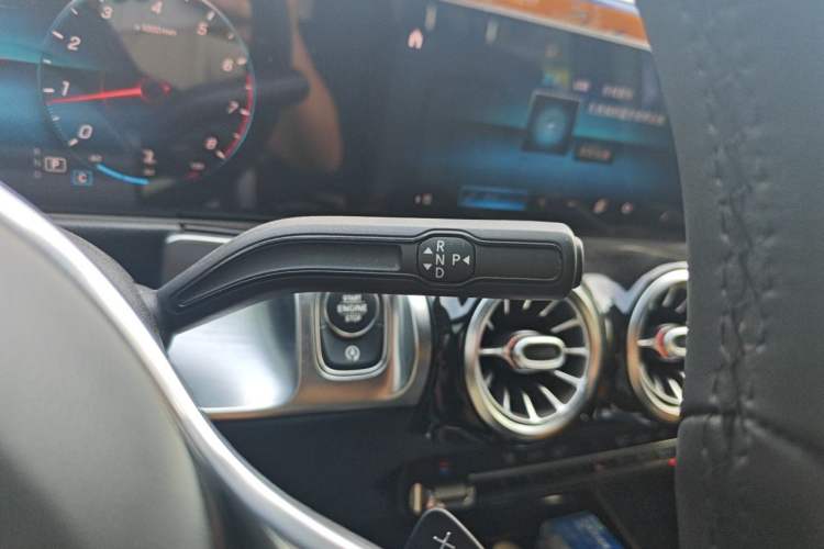 Used Mercedes-Benz GLB 2020 Updated GLB 200 Dynamic Edition Gear Lever
