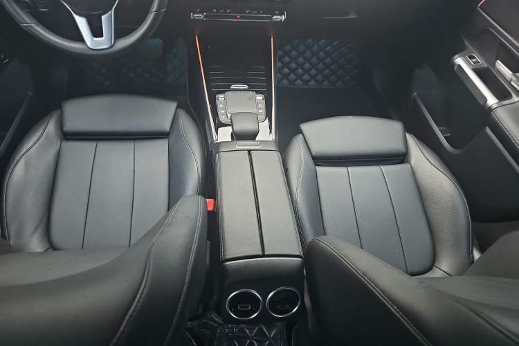 Used Mercedes-Benz GLB 2020 GLB 200 Dynamic Edition Interior 1