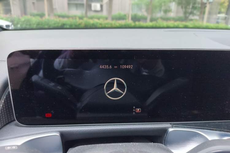 Used Mercedes-Benz GLB 2020 Facelift GLB 200 Fashion Edition Odometer Close Up