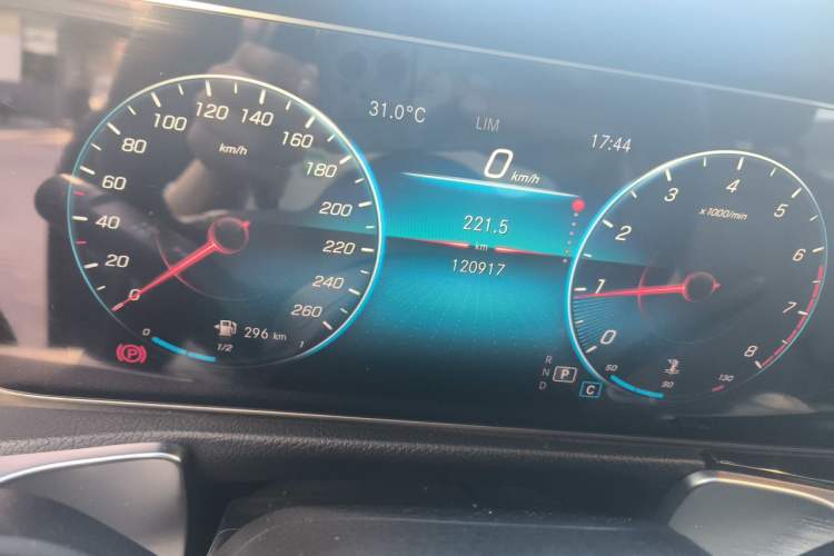 Used Mercedes-Benz GLB 2020 GLB 180 Dynamic Edition Odometer Close Up