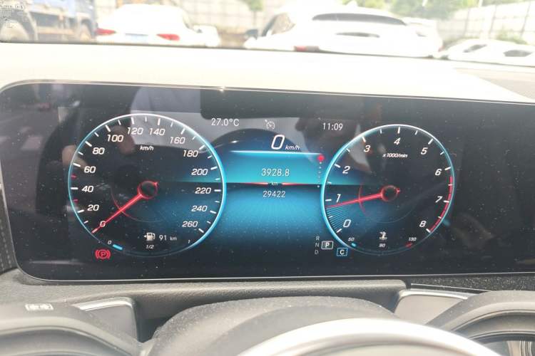 Used Mercedes-Benz GLB 2020 GLB 200 Dynamic Edition Odometer Close Up