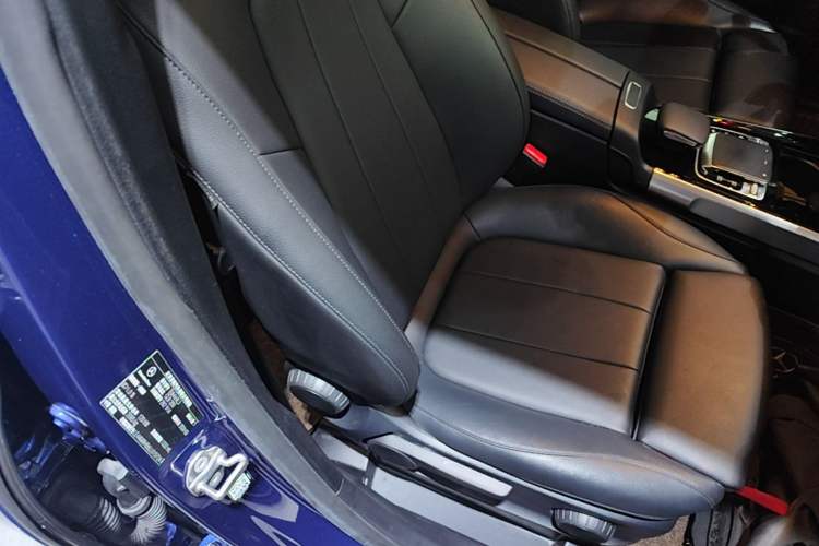 Used Mercedes-Benz GLB 2020 GLB 200 Dynamic Edition Right Front Seat