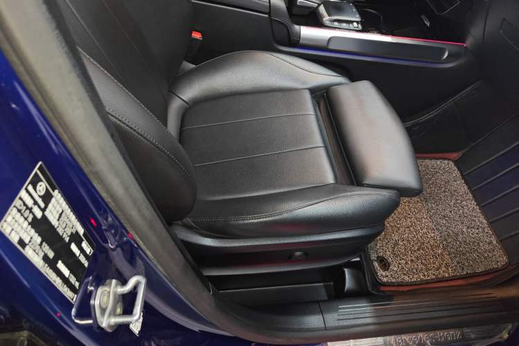 Used Mercedes-Benz GLB 2020 Facelift GLB 200 Fashion Edition Right Front Seat