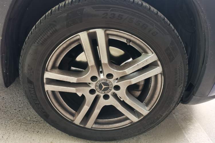 Used Mercedes-Benz GLB 2020 Updated GLB 200 Dynamic Edition Right Front Wheel Hub