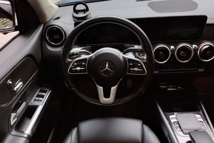 Used Mercedes-Benz GLB 2020 GLB 200 Dynamic Edition Steering Wheel