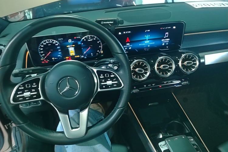 Used Mercedes-Benz GLB 2020 GLB 200 Stylish Edition Center Console