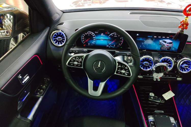 Used Mercedes-Benz GLB 2020 GLB 200 Stylish Edition Steering Wheel