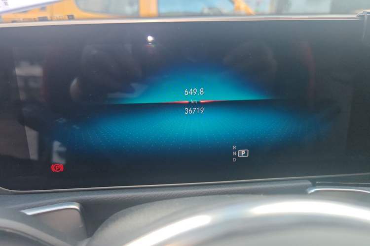 Used Mercedes-Benz GLB 2020 Facelift GLB 200 Fashion Edition Odometer Close Up