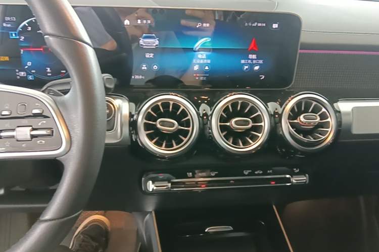 Used Mercedes-Benz GLB 2020 Updated GLB 200 Dynamic Edition Audio And AC Panel