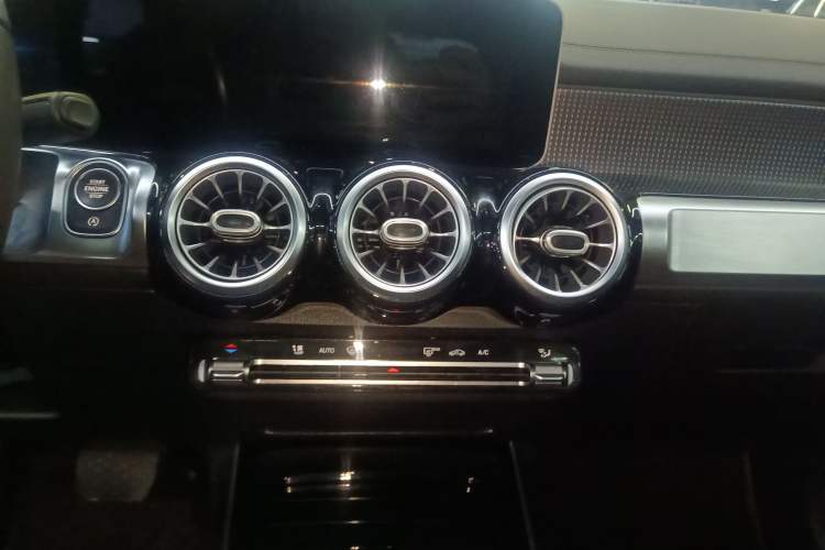 Used Mercedes-Benz GLB 2020 Updated GLB 200 Dynamic Edition Audio And AC Panel