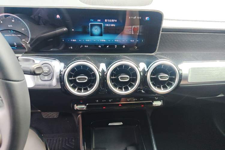Used Mercedes-Benz GLB 2020 GLB 200 Dynamic Edition Audio And AC Panel