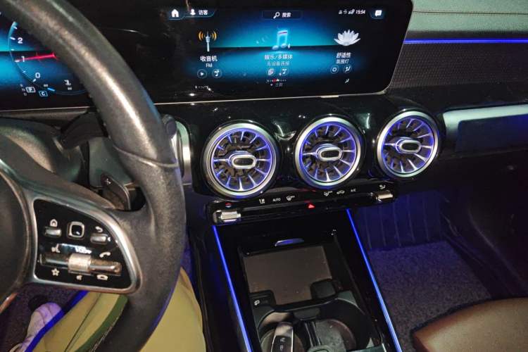 Used Mercedes-Benz GLB 2020 GLB 200 Stylish Edition Audio And AC Panel