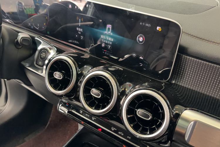 Used Mercedes-Benz GLB 2020 GLB 200 Dynamic Edition Audio And AC Panel