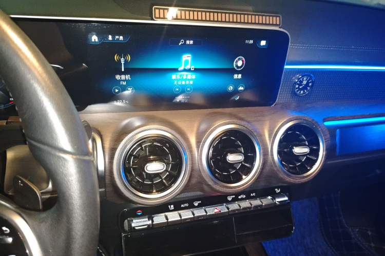 Used Mercedes-Benz GLB 2020 GLB 200 Dynamic Edition Audio And AC Panel