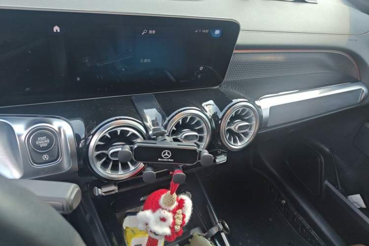 Used Mercedes-Benz GLB 2020 GLB 200 Dynamic Edition Audio And AC Panel