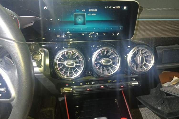 Used Mercedes-Benz GLB 2020 GLB 200 Stylish Edition Audio And AC Panel