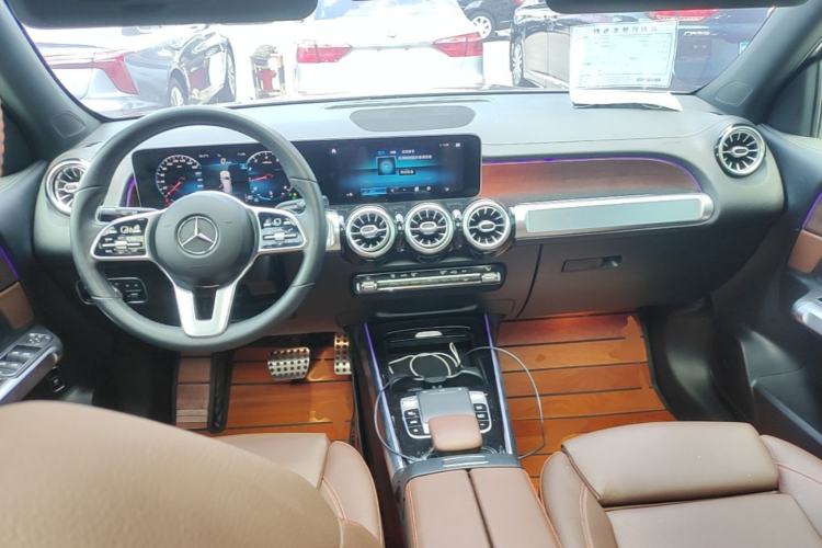 Used Mercedes-Benz GLB 2020 GLB 200 First Edition Special Version Center Console