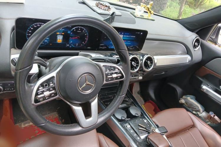 Used Mercedes-Benz GLB 2020 GLB 180 Dynamic Edition Center Console