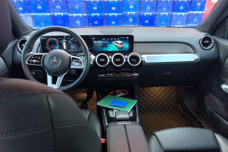 Used Mercedes-Benz GLB 2020 GLB 180 Dynamic Edition Center Console