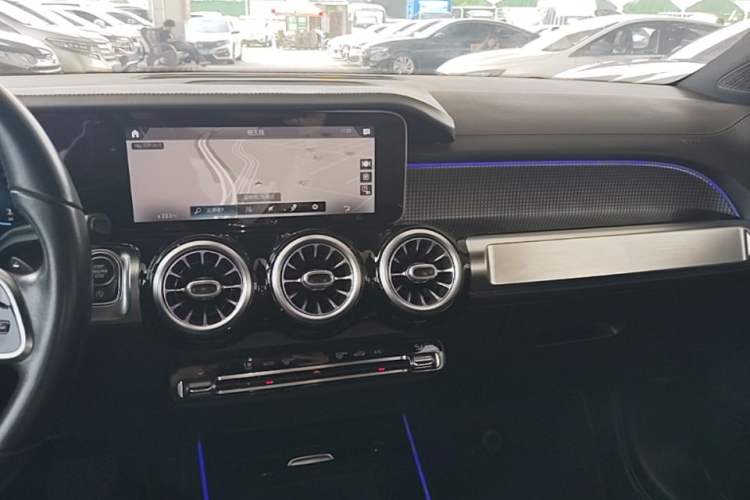 Used Mercedes-Benz GLB 2020 GLB 200 Stylish Edition Center Console