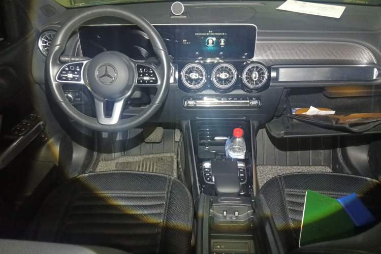 Used Mercedes-Benz GLB 2020 GLB 200 Stylish Edition Center Console