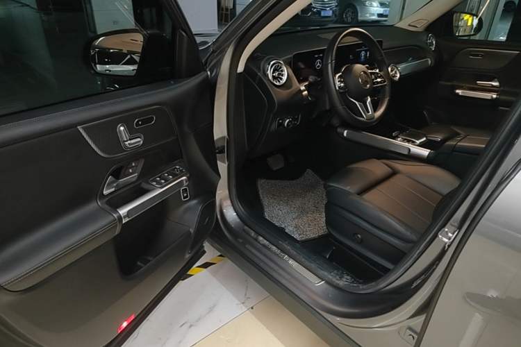 Used Mercedes-Benz GLB 2020 GLB 200 Dynamic Edition Driver Seat