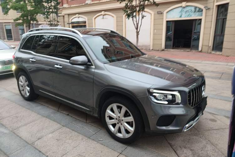 Used Mercedes-Benz GLB 2020 Facelift GLB 200 Fashion Edition Front Right 45 Deg