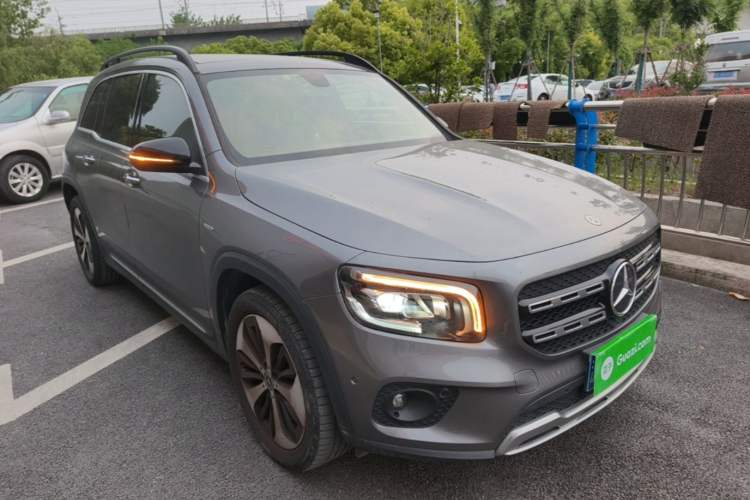 Used Mercedes-Benz GLB 2020 GLB 200 First Edition Special Version Front Right 45 Deg