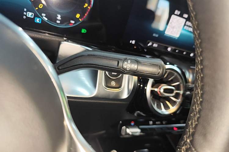 Used Mercedes-Benz GLB 2020 Updated GLB 200 Dynamic Edition Gear Lever